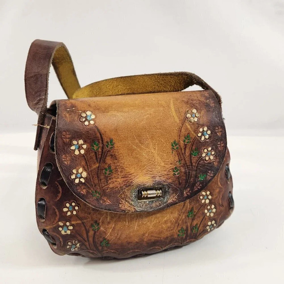 Small  Hand Tooled Embossed Leather Purse with Floral Design Vintage - Picture 1 of 14